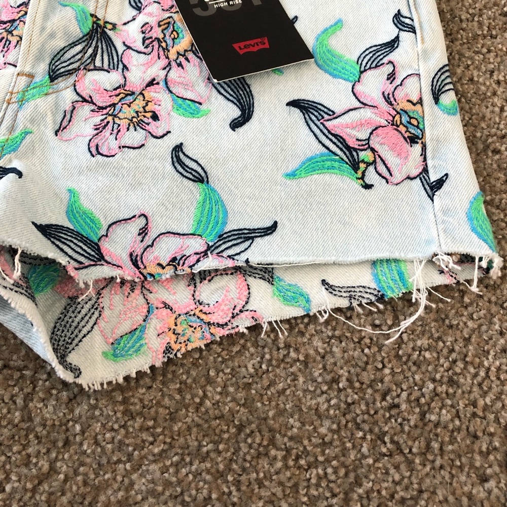 LEVIS 501 HIGH RISE FLORAL SHORTS - Picture 8 of 11